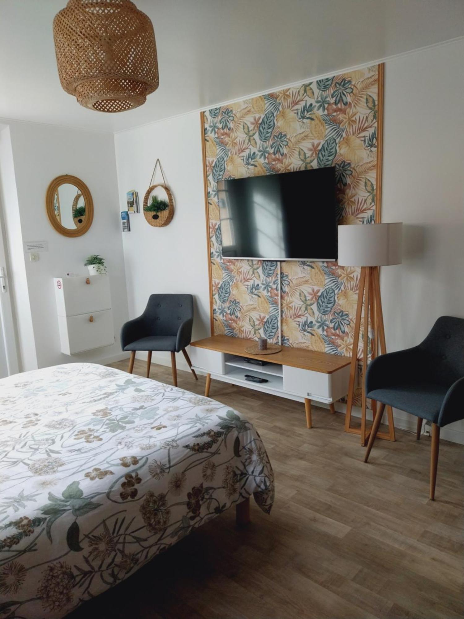 Superbe Grand Studio Tout Confort Avec Exterieur Poussan Exterior foto